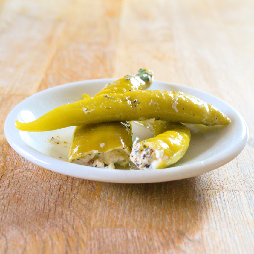 Peperoni grün gefüllt mit Käse mit Knoblauch 150 g